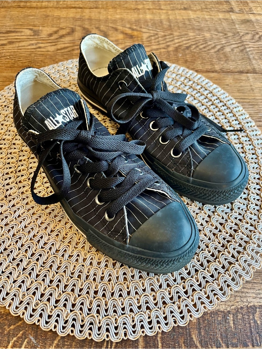 Converse All Stars Black Pinstripe Canvas Size Women’s 7/ Men’s 5